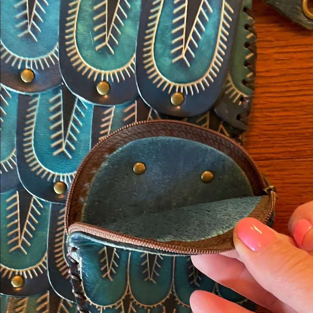 Vintage leather Blue Owl 🦉 Crossbody Bag